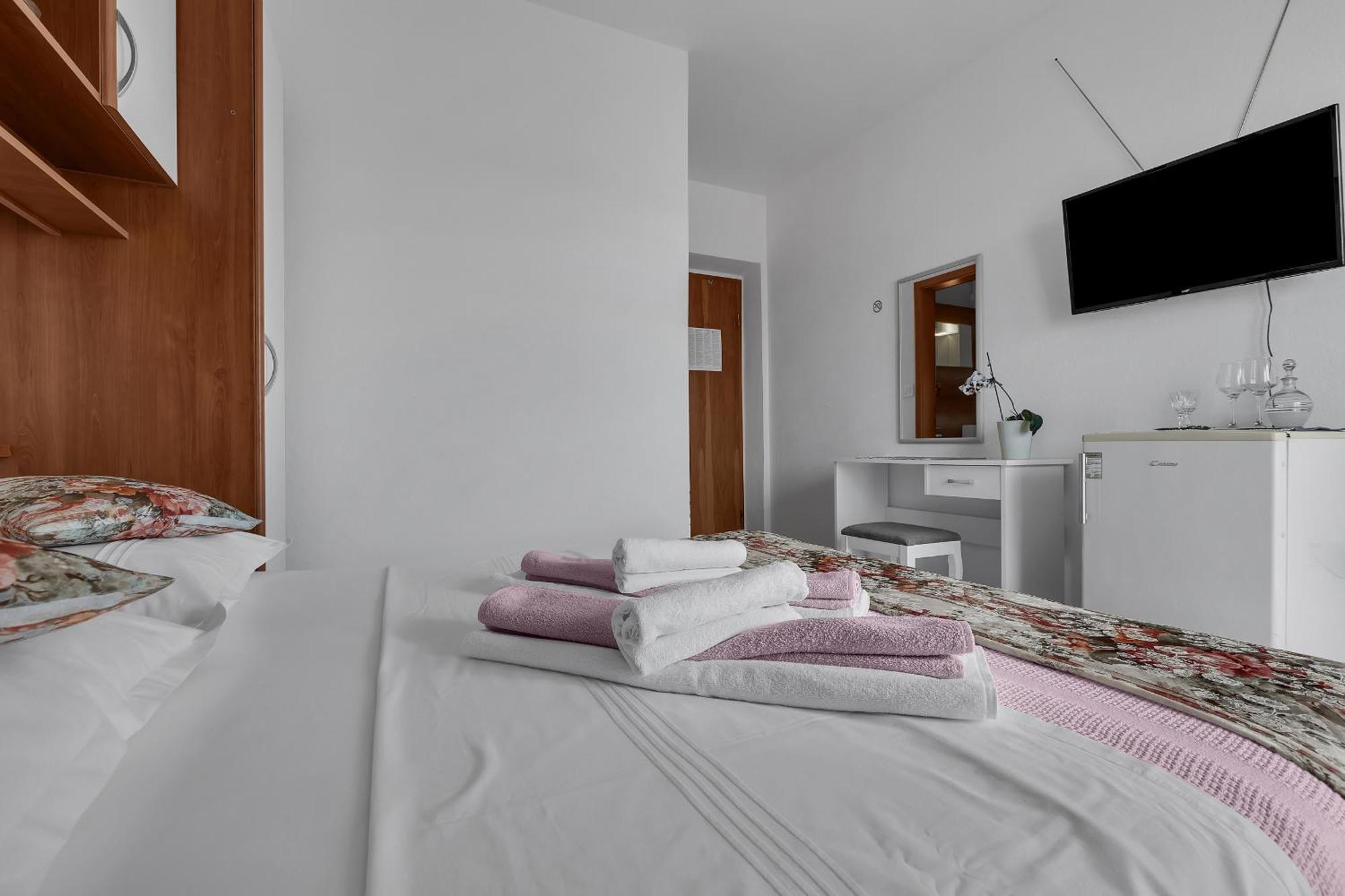 Apartment And Rooms Mila マカルスカ エクステリア 写真