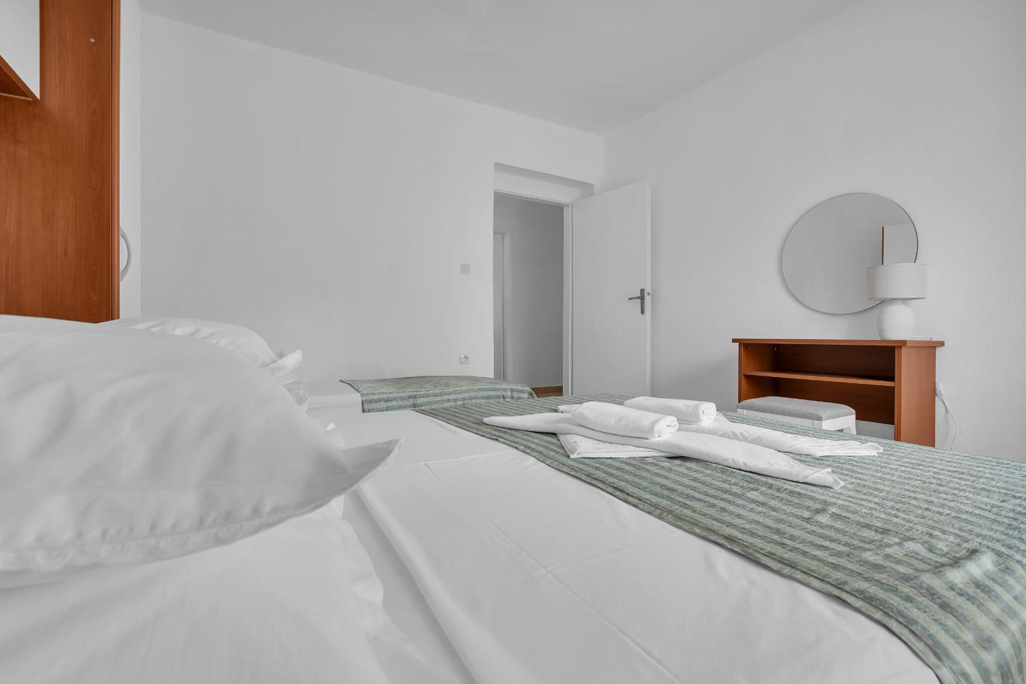 Apartment And Rooms Mila マカルスカ エクステリア 写真